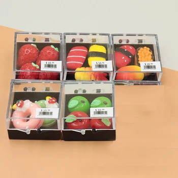 20 itens Casa de bonecas Acessórios para a Boneca de Frutos de Maçã Verde Morango Sushi Donuts Caixa com a Etiqueta de Preço Cute Mini Casa de bonecas de Brinquedo